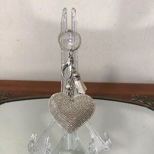 ✔️NWOT Silver Heart Keychain 🤍